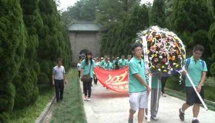我校和台湾医学生共祭抗日英烈