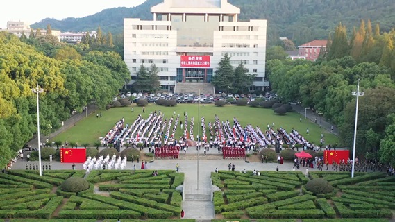 中南大学举行升旗仪式 庆祝中华人民共和国成立73周年
